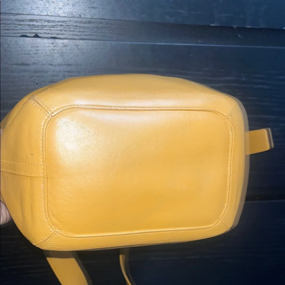 Coach soho vintage Yellow Leather Hobo Bag
9186 - Picture 5 of 10